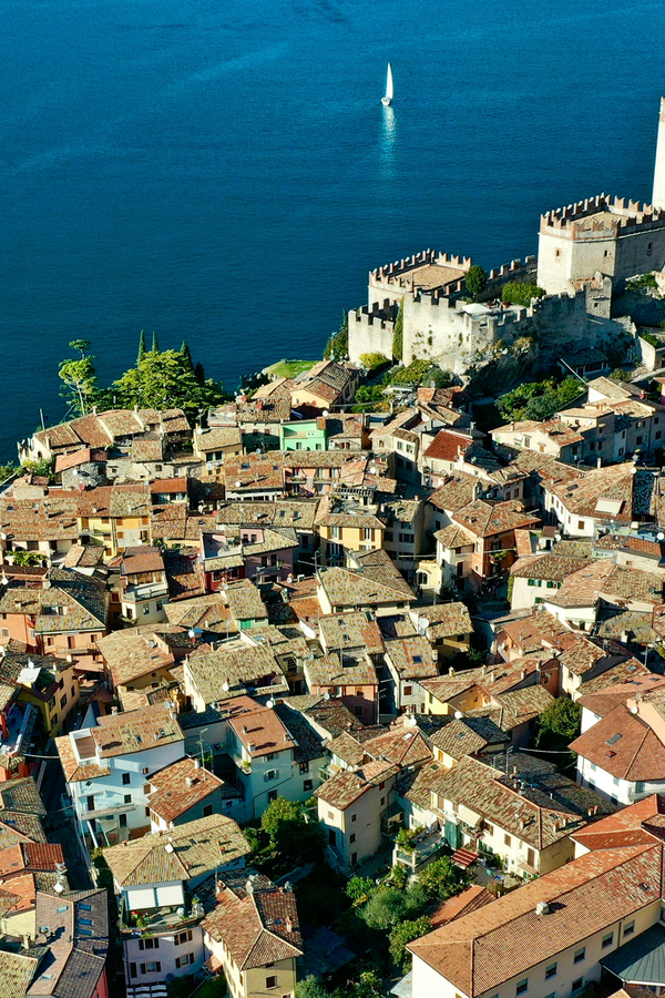 Camping Tonini in Malcesine, lakefront - Camping on Lake Garda, between relaxation and fun Camping Tonini di Tonini Claudio | Surroundings